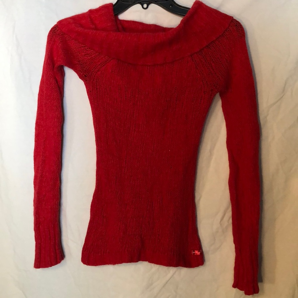 American Eagle Outfitter cold shoulder sweater red